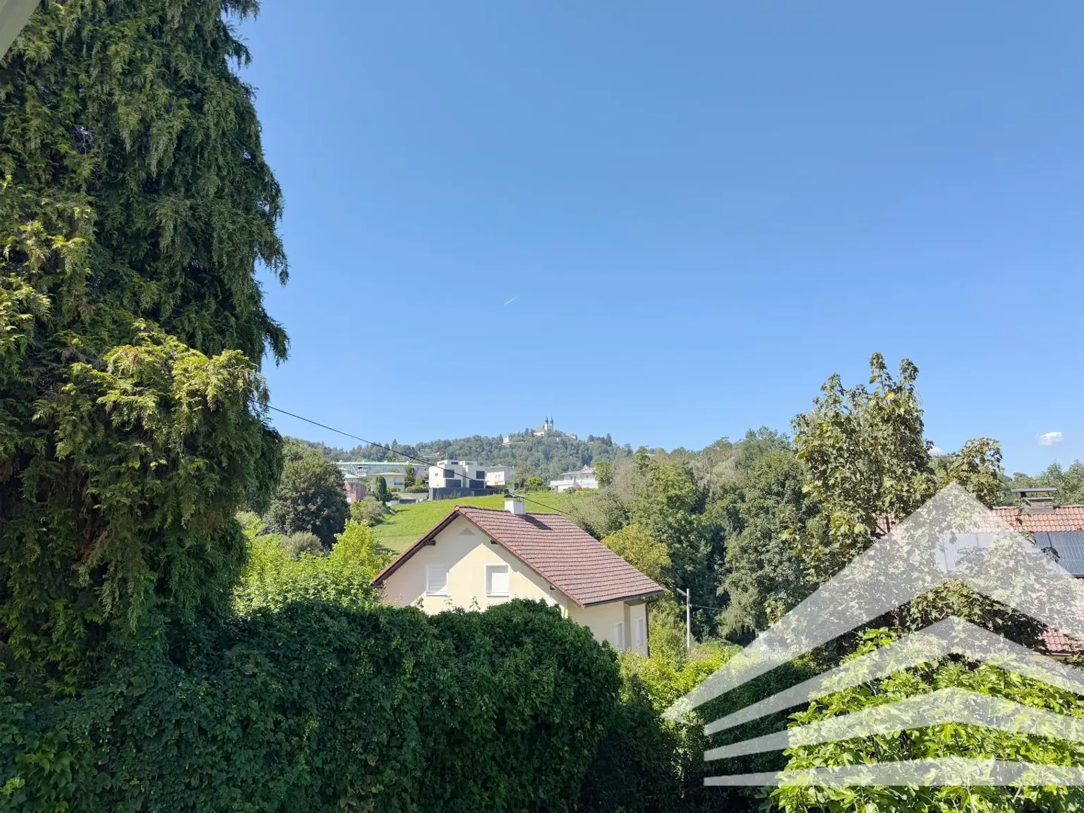***Traumhafte 2 Zi.-Wohnung mit Balkon, Eigengarten & TG-Platz am Fuße des Pöstlingbergs***