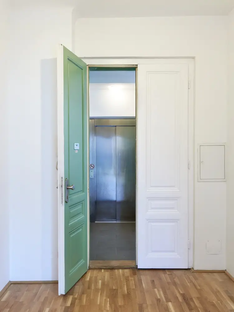 Historischer Charme in Toplage – sanierte 1-Zimmer-Altbauwohnung!