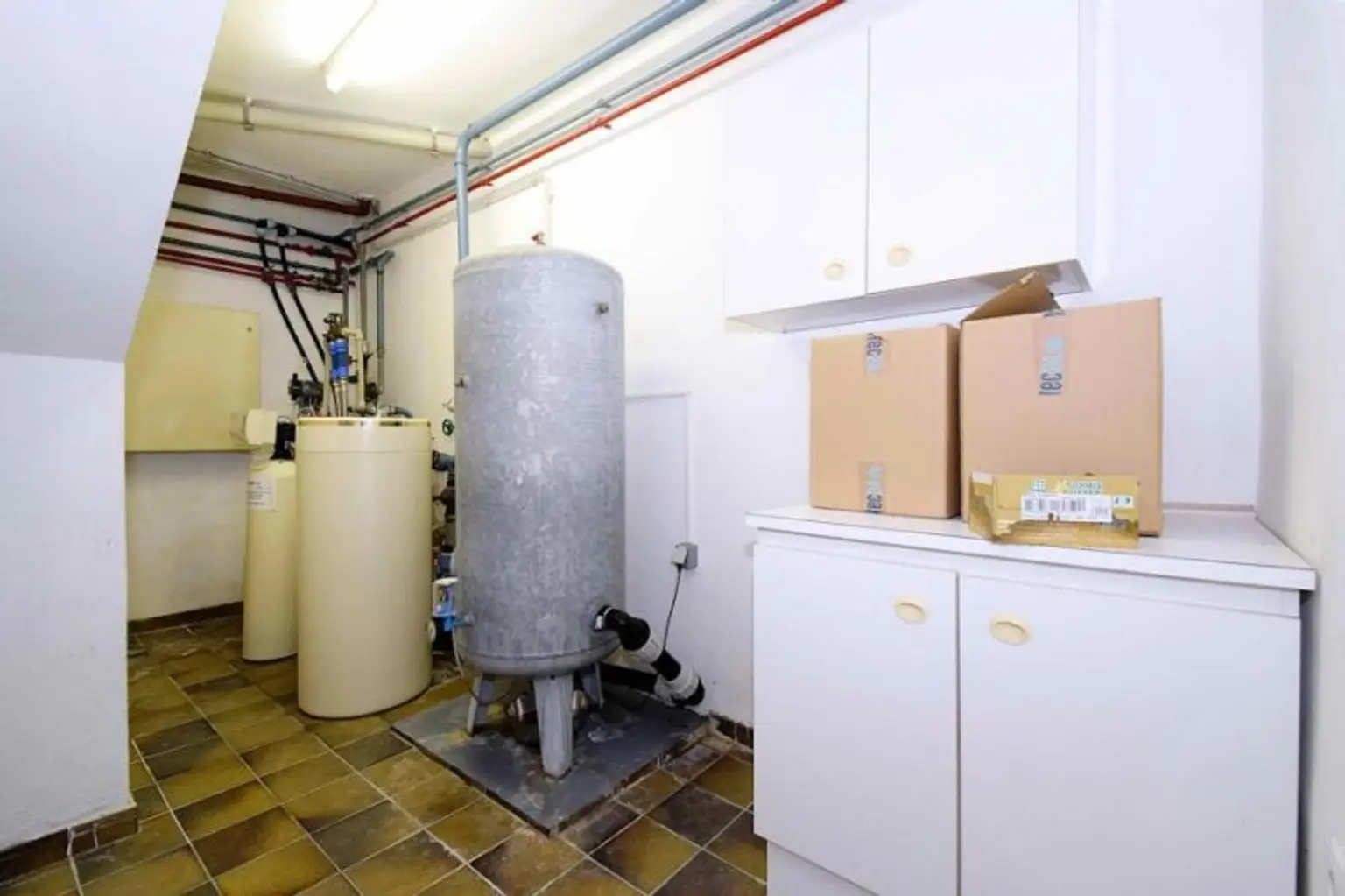 Exklusives Traum-Anwesen mit Naturteich und Gästehaus