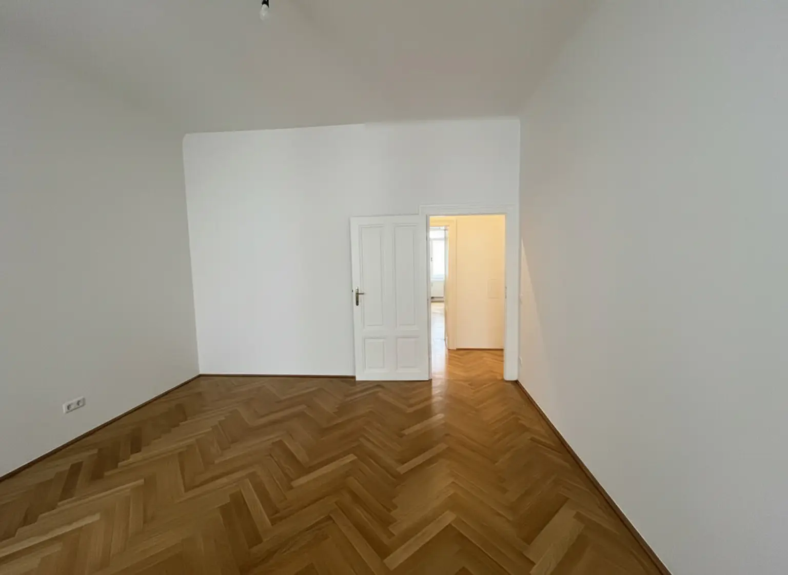 Unbefristet: Stilvolle, ruhige Stadtwohnung in zentraler Lage