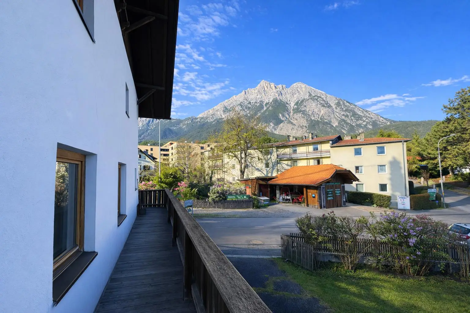 Ostbalkon mit Panorma Blick