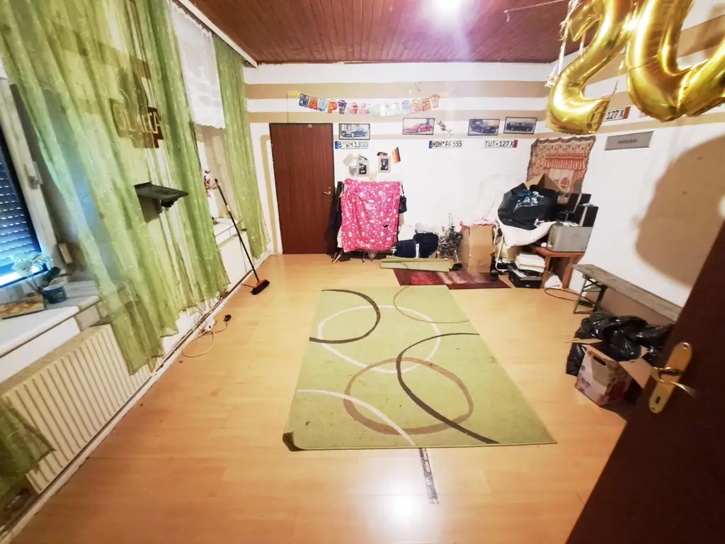 ZENTRAL! Sanierungsbedürftiges Einfamilienhaus