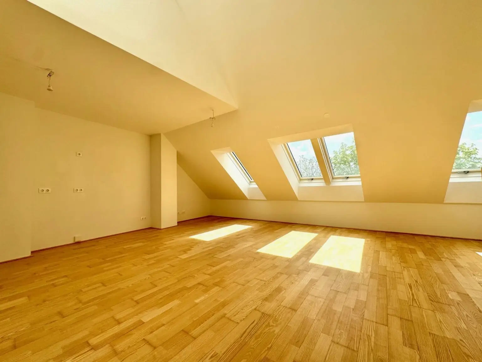 V | ++ NEU ++ FAMILIENWOHNUNG mit Galerie und FANTASTISCHER TERRASSE | Prima Service Immobilien