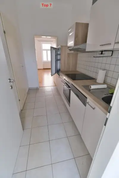 Drei UNBEFRISTETE 2 Zimmer-Wohnungen mit KFZ-Stellplatz im Haus