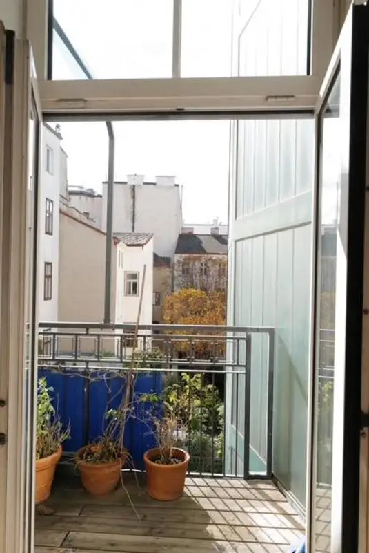Altbauwohnung mit Innenhof-Balkon - U3 Nähe