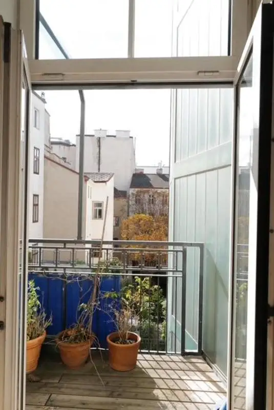 Altbauwohnung mit Innenhof-Balkon - U3 Nähe