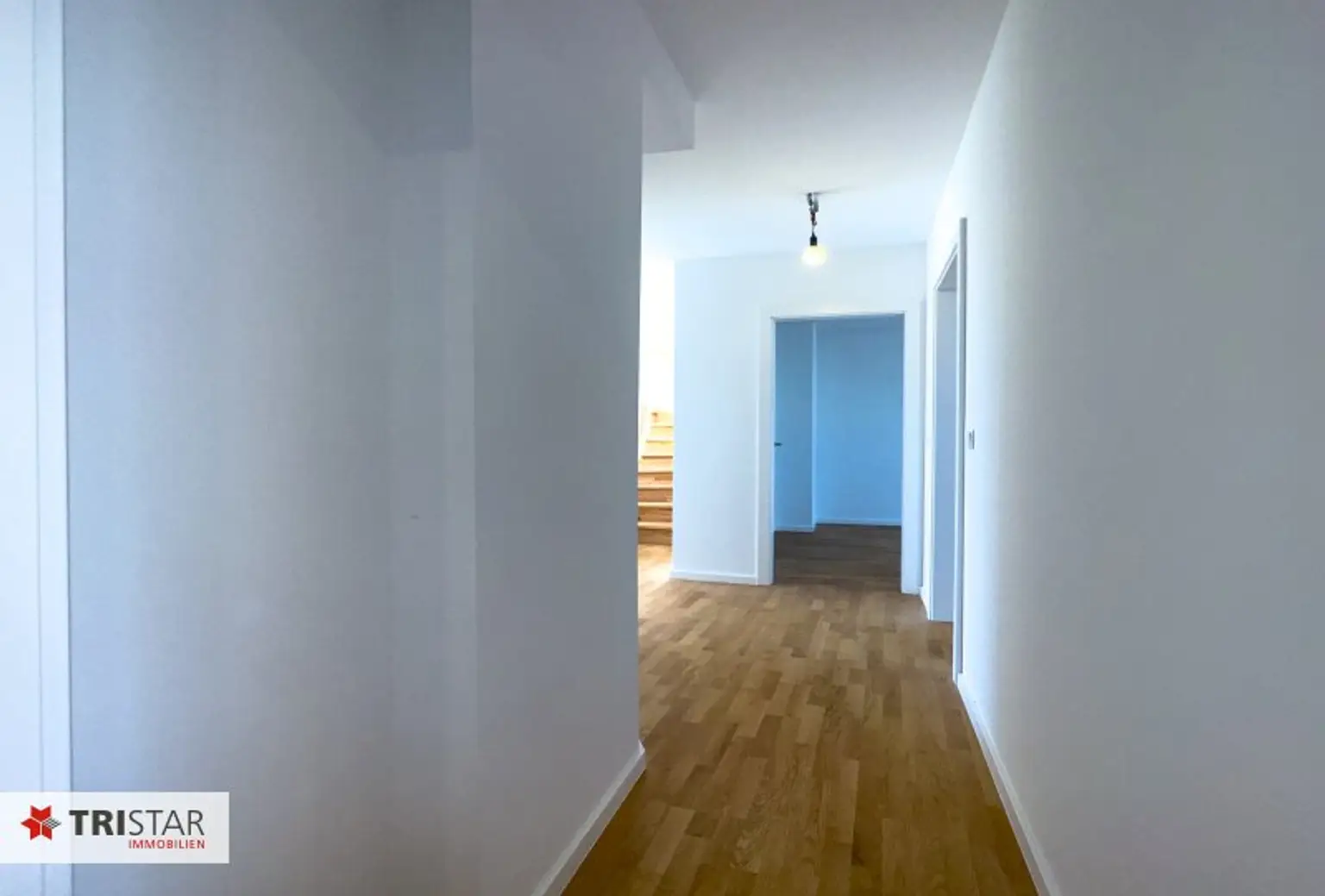 Nähe AKH · Dachgeschosswohnung · zwei Etagen · drei Außenflächen · Küchenanschlüsse auf beiden Ebenen · verführerischer Preis!!