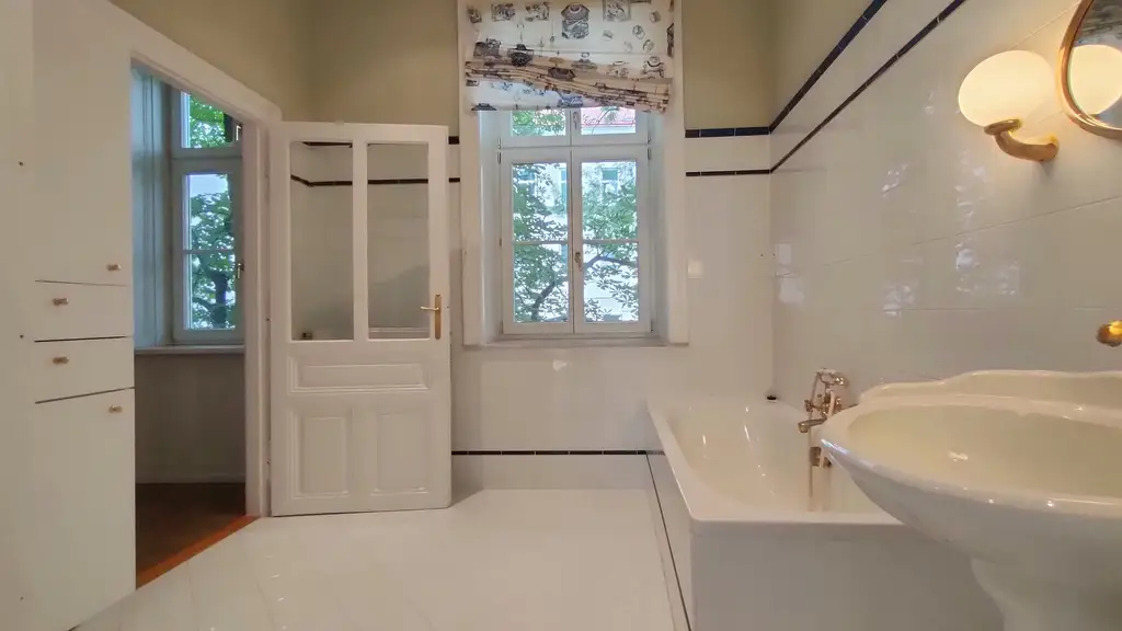 ! GEPFLEGTE 3 ZIMMER STILALTBAUHAUPTMIETE IN AKH-/UNI-/VOLKSOPERNNÄHE !