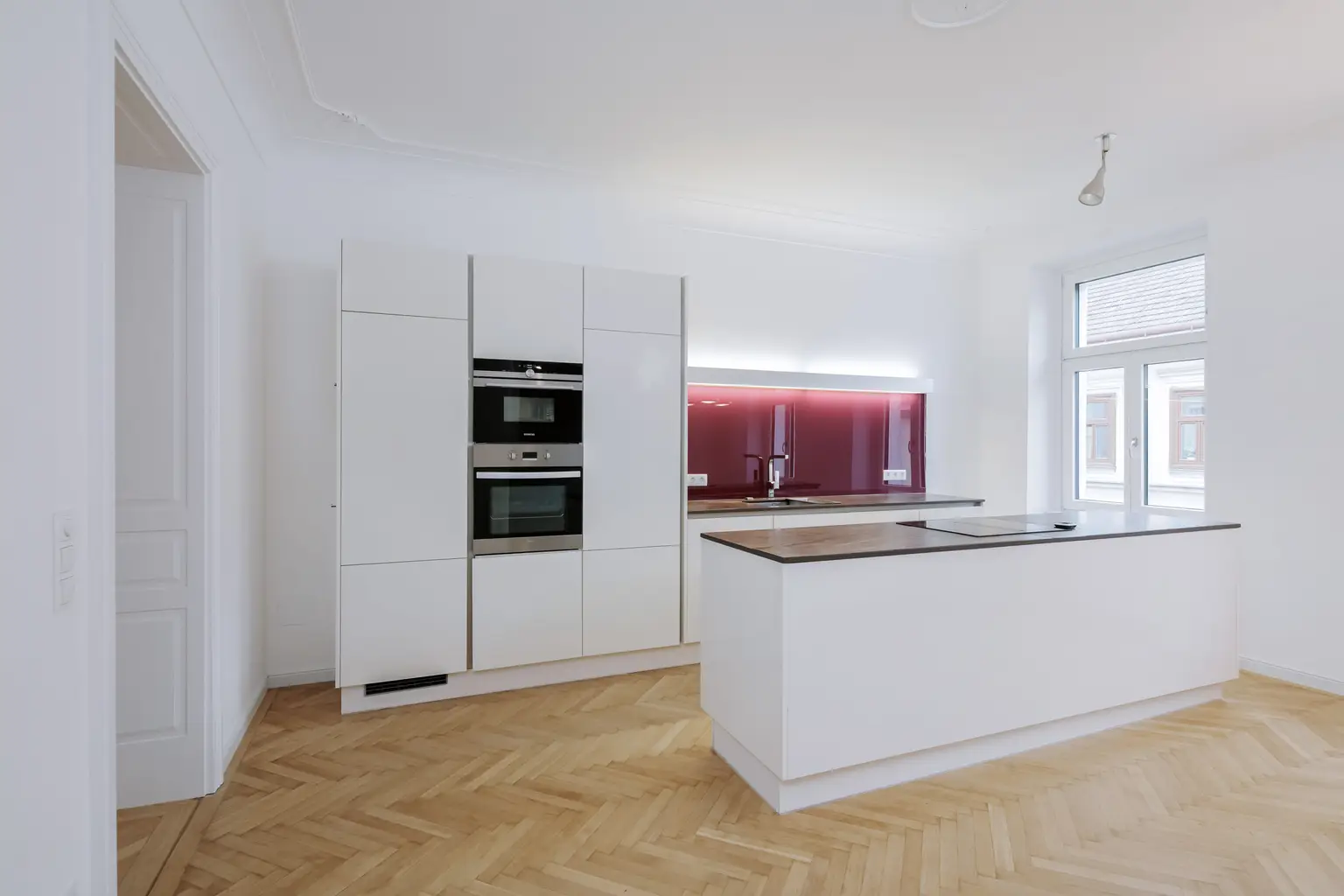 Wunderschöne Stil-Altbau Wohnung 106m² 3.Liftstock  in Toplage 1070 Wien !