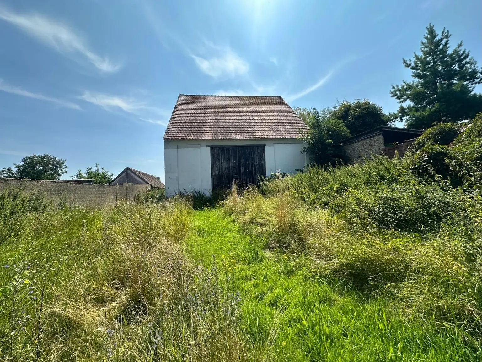 Ländliches Paradies - Sanierungsbedürftiges Landhaus auf großem Grundstück!
