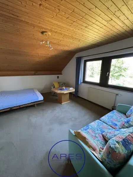 Villa mit Teich in Einzellage mit arrondierten ca. 5,6 ha großen Eigengrund