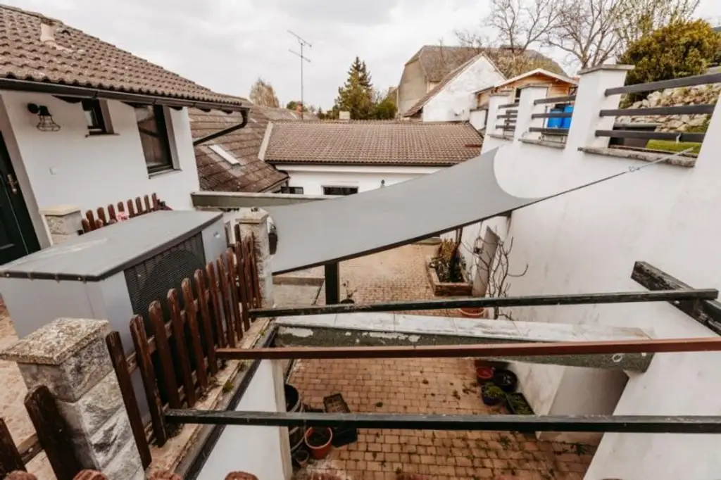 Gepflegtes, neu revitalisiertes  und liebevoll erhaltenes Landhaus. Natur, Sonne, Ruhe,  Seelenheil.