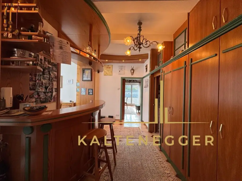 Sonnenbeschienenes Grundstück mit Blick auf die Hohe Wand - ein ländliches Mehrfamilienhaus und ein Einfamilienhaus