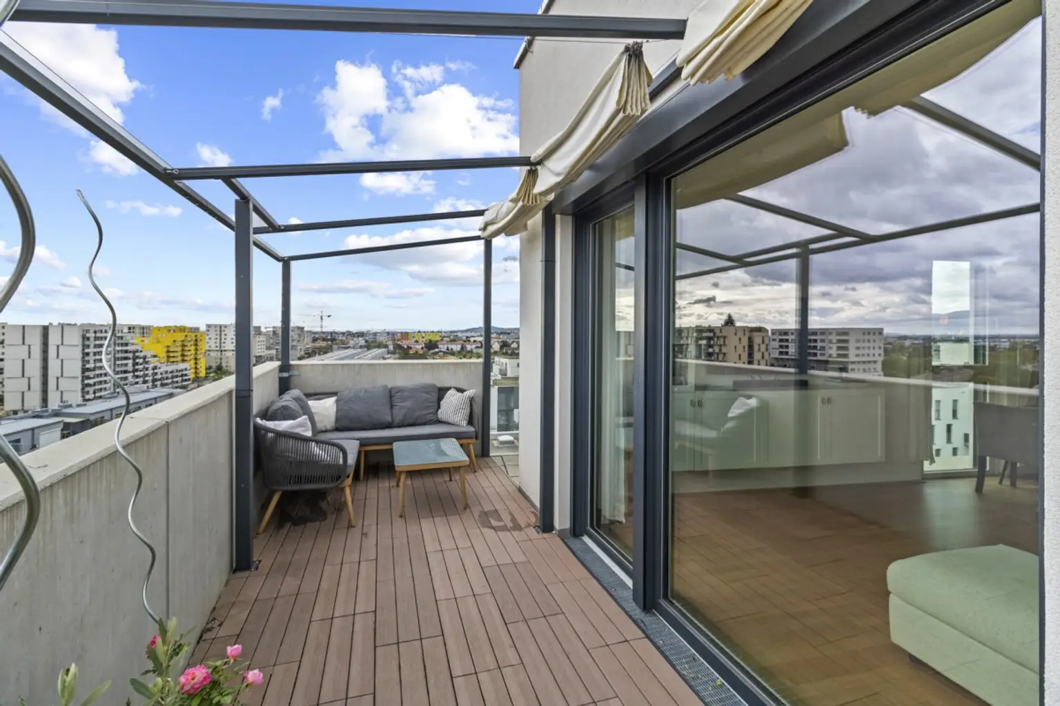 I | ++ DREI ZIMMER im DG ++ Stilvolles Wohnen mit FERNBLICK | Prima Service Immobilien