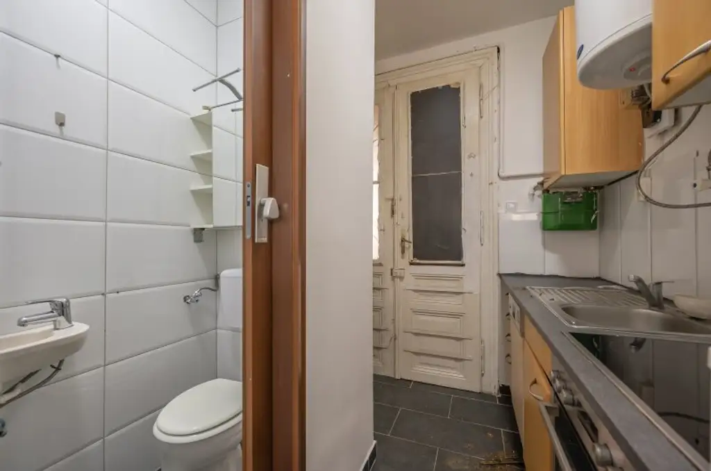 ++NEU++ sanierungsbedürftige 1-Zimmer Altbauwohnung in 1120!