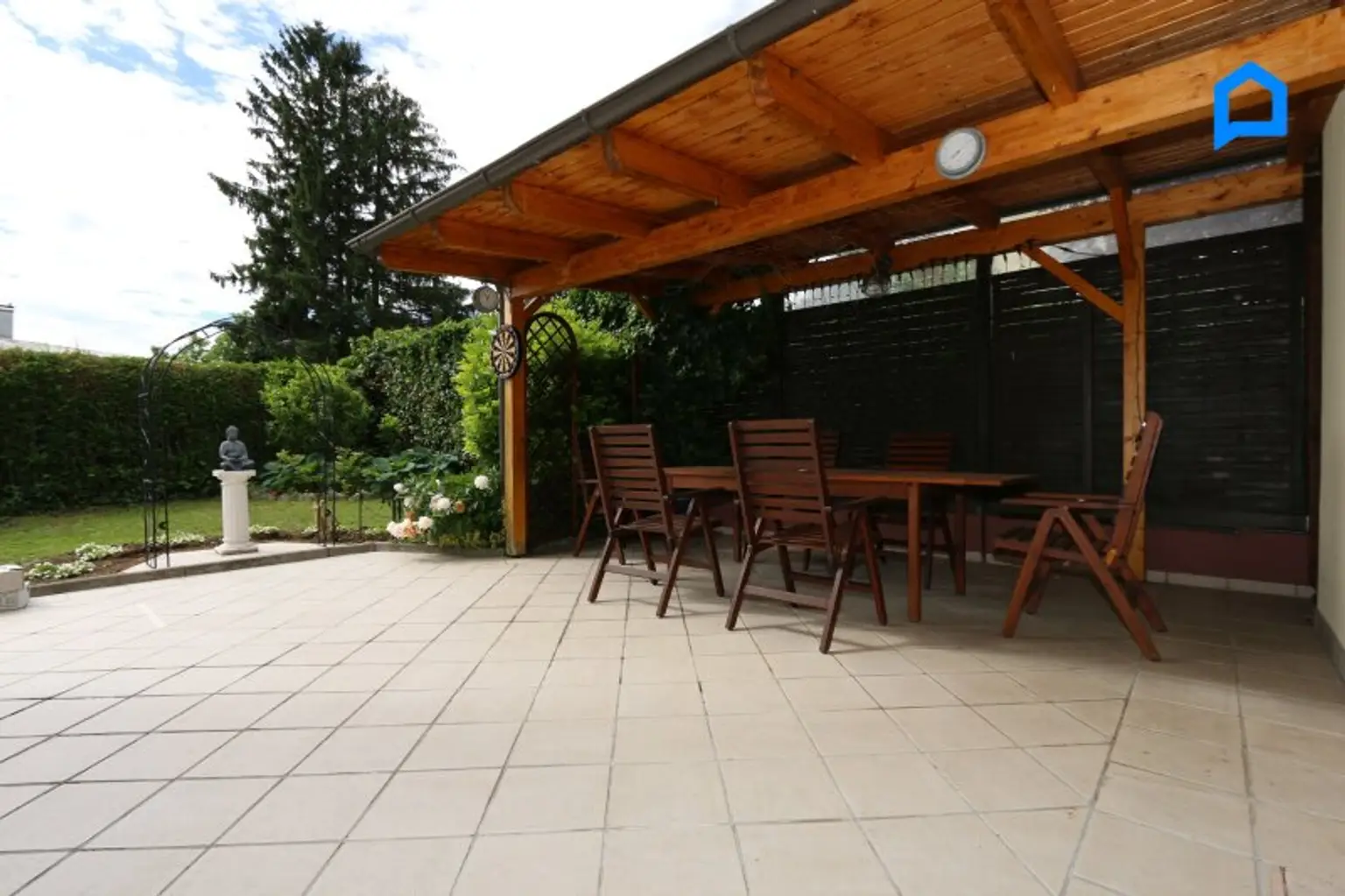 Sehr gepflegtes großzügiges Eckreihenhaus , Garten, Pergola, Terrasse, 4,5 Zimmer, plus Kellerräume, Garage
