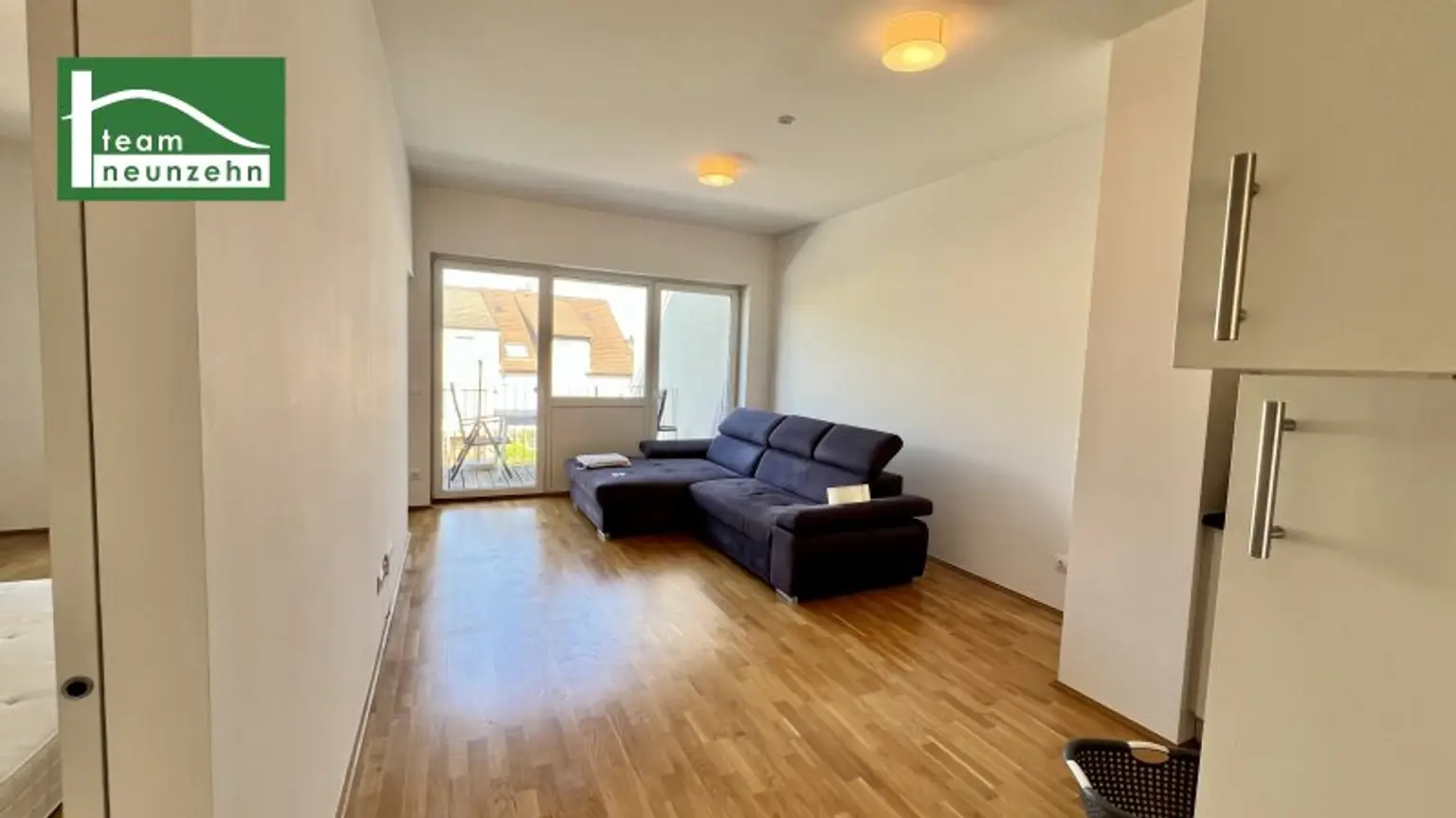 2 Zimmer-Wohnung in generalsaniertem Neubau mit ca. 6m2 Balkon.
