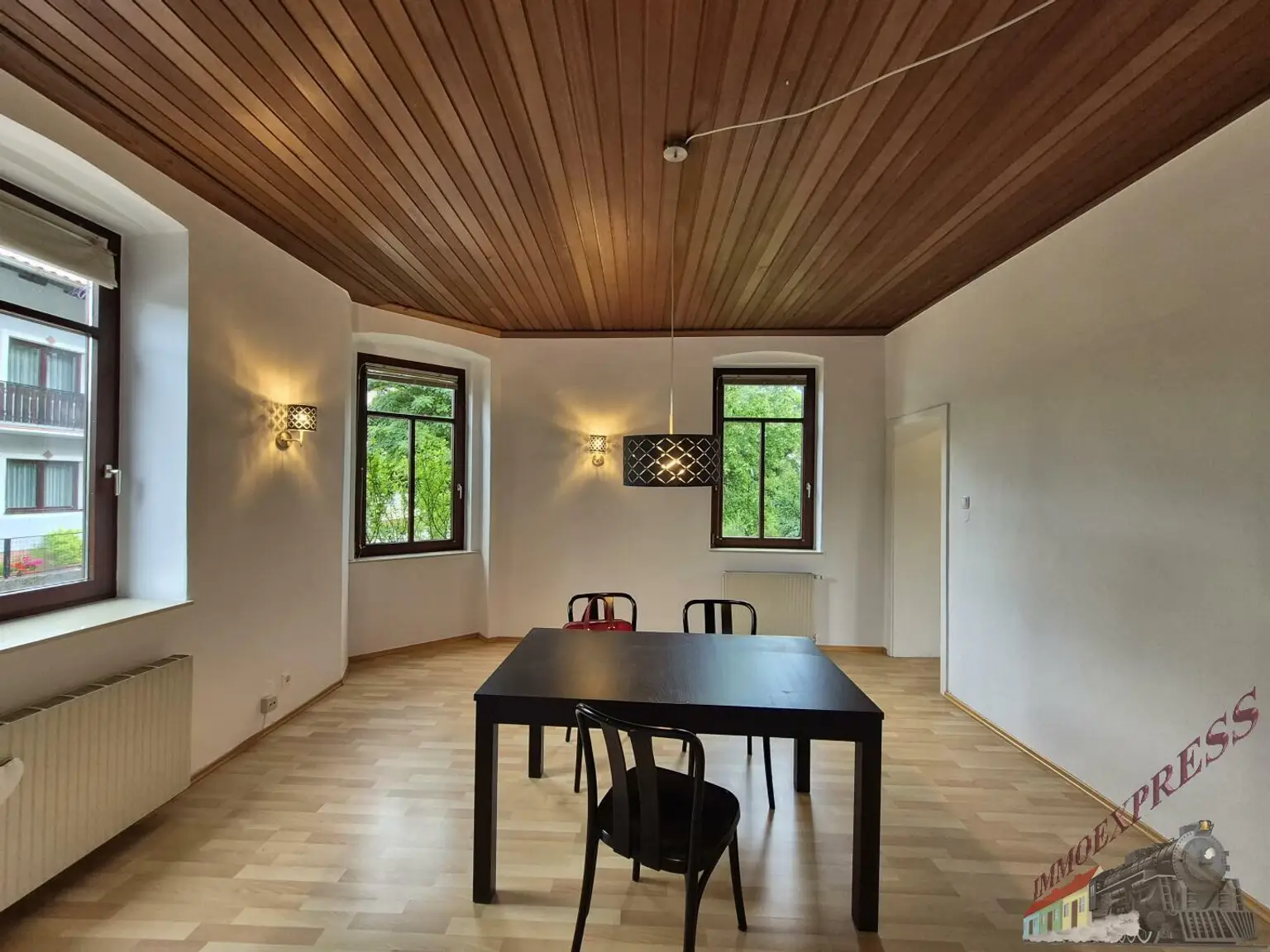 Charmantes Landhaus mit 7 Zimmern und Grünblick - ideal für Naturliebhaber.