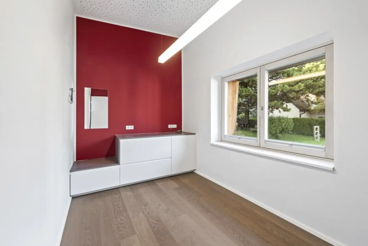 Exklusive Villa mit Nebengebäude in Gießhübl – Wohnen, Arbeiten & Wellness in Premiumlage