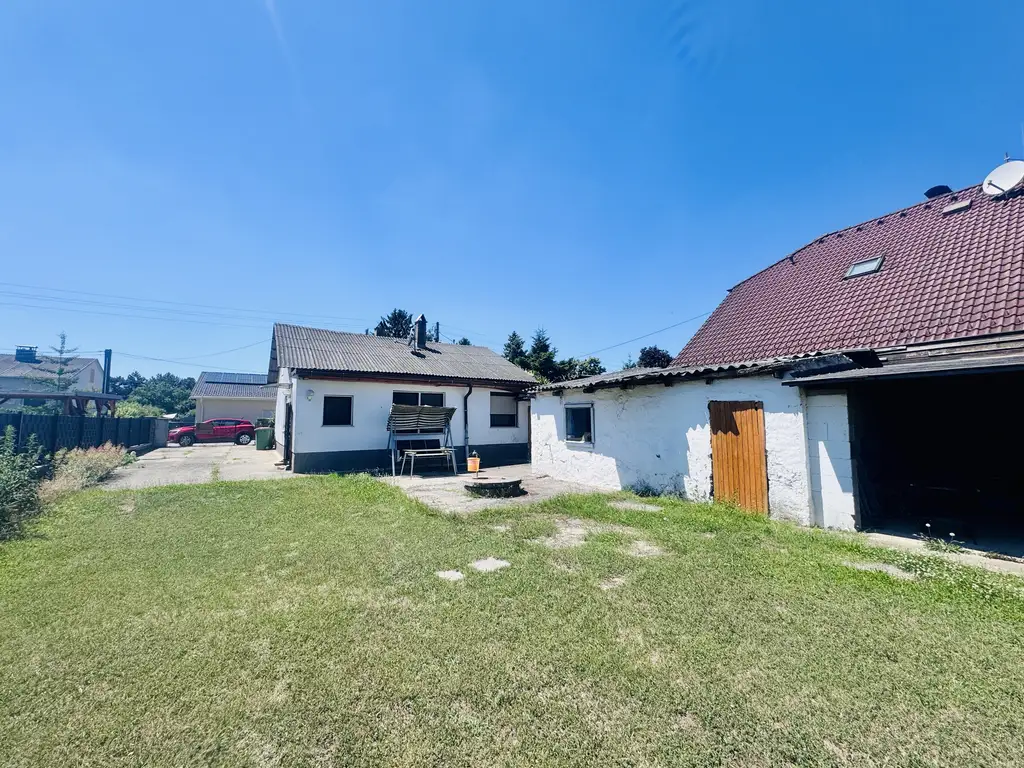 Großzügiges Baugrundstück mit Altbestand in Ruhelage