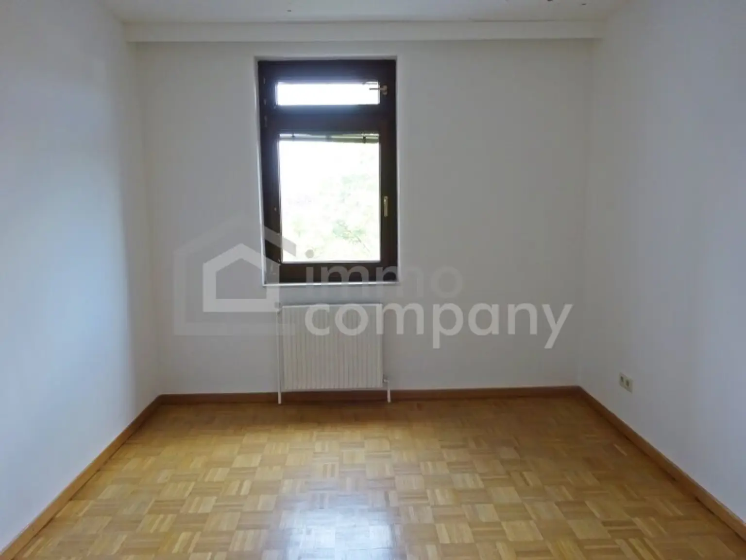 Gepflegte 4 Zimmer ETW mit südseitigen Balkon!