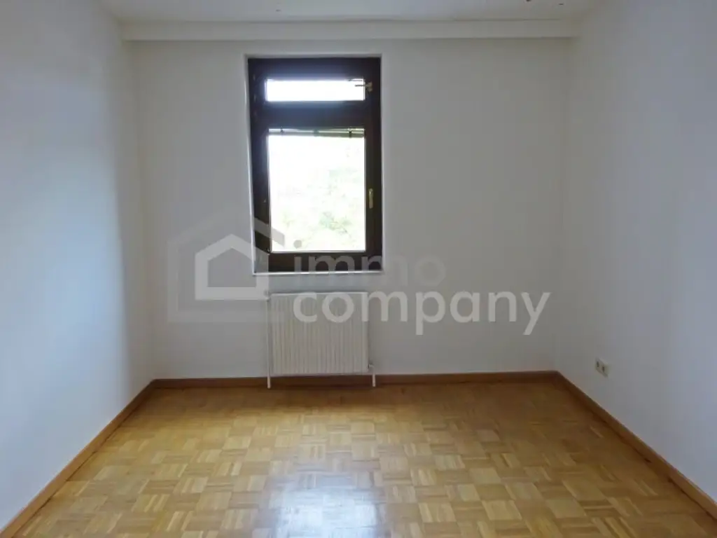 Gepflegte 4 Zimmer ETW mit südseitigen Balkon!