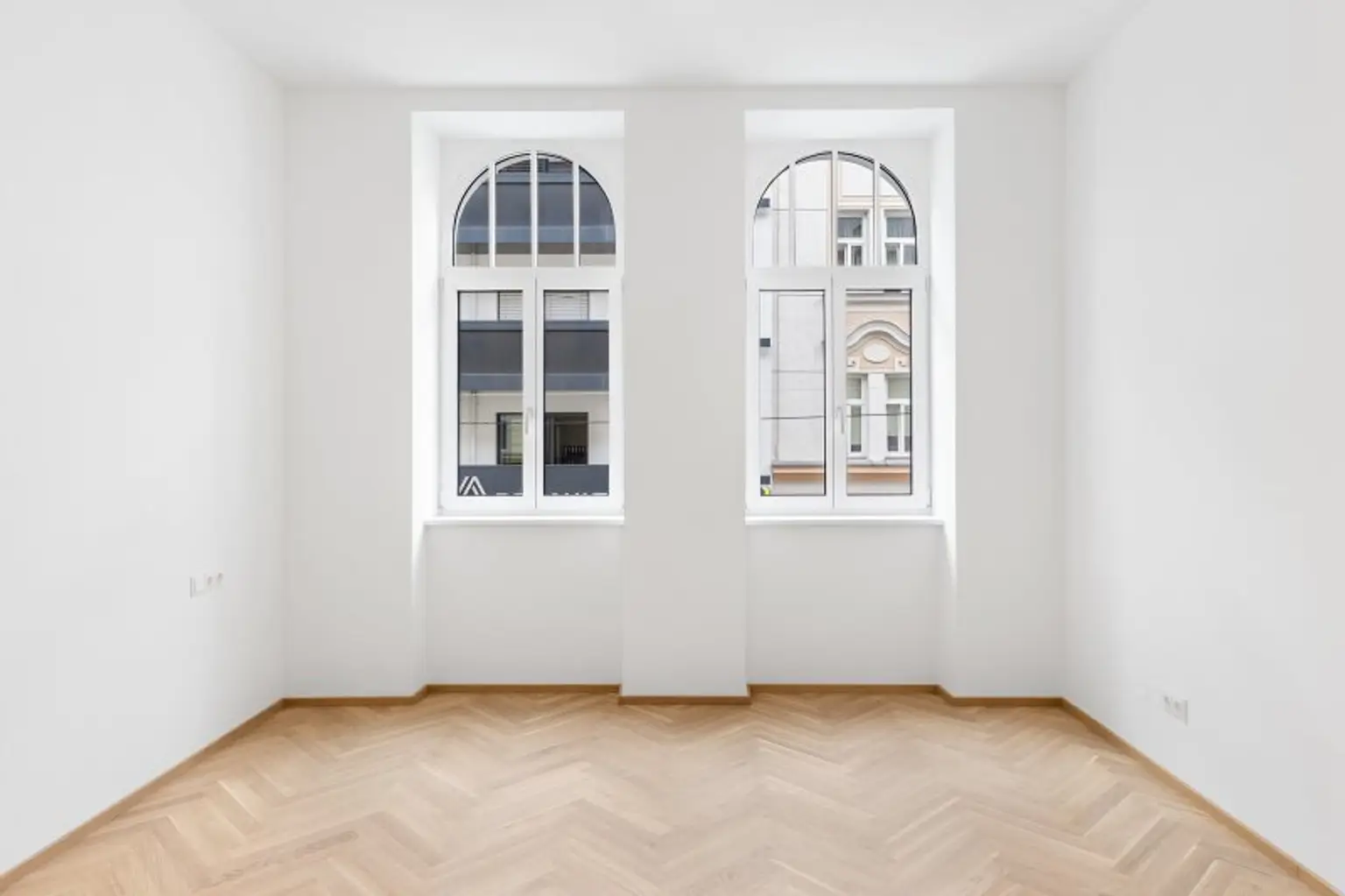 3-Zimmer-Altbaueigentumswohnung in generalsaniertem Altbau mit Balkon