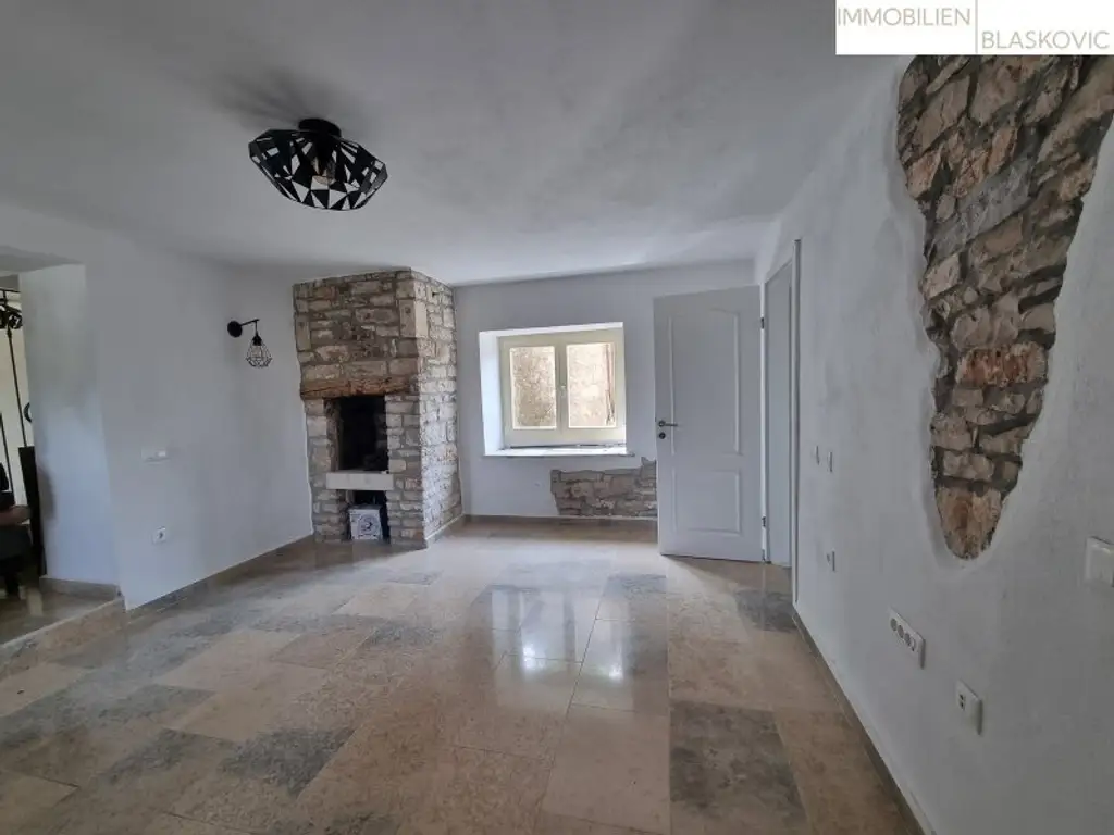 Juwel - Restauriertes Steinhaus mit Pool und Meerblick