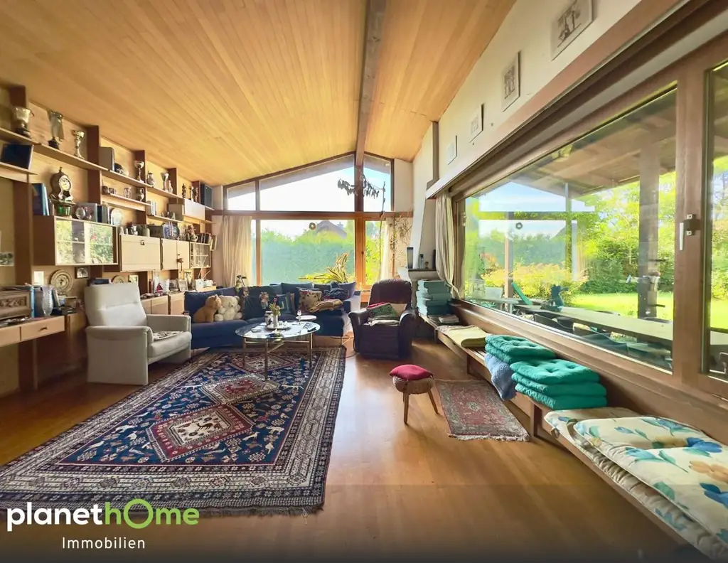 Bungalow mit zwei Wohneinheiten auf rund 1.800 m² großem Grundstück in Seewalchen am Attersee