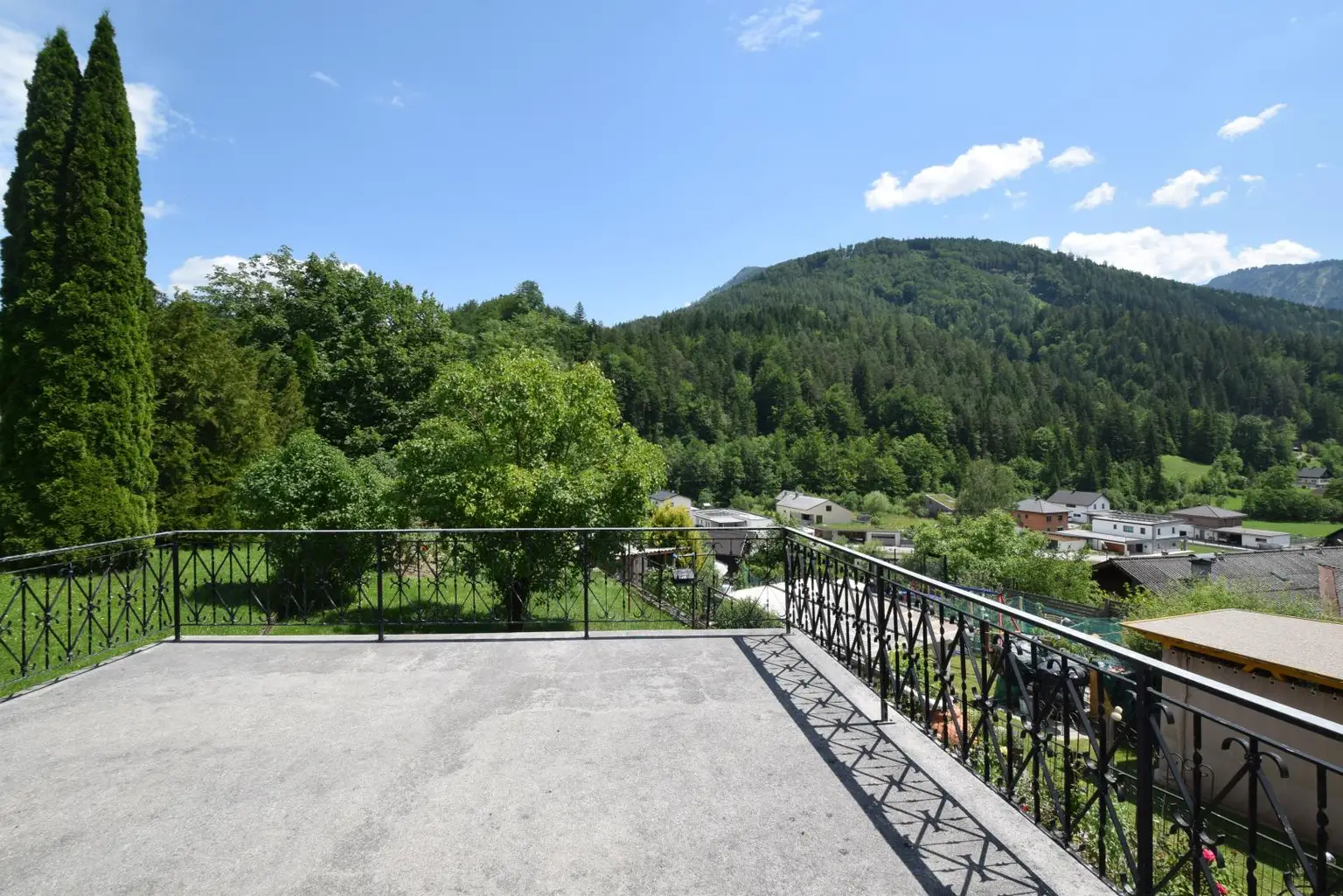 großzügige Terrasse