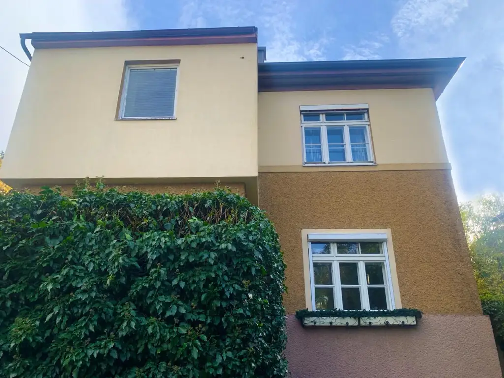 Gediegene Stadtvilla in gutem Originalzustand mit schönem Garten