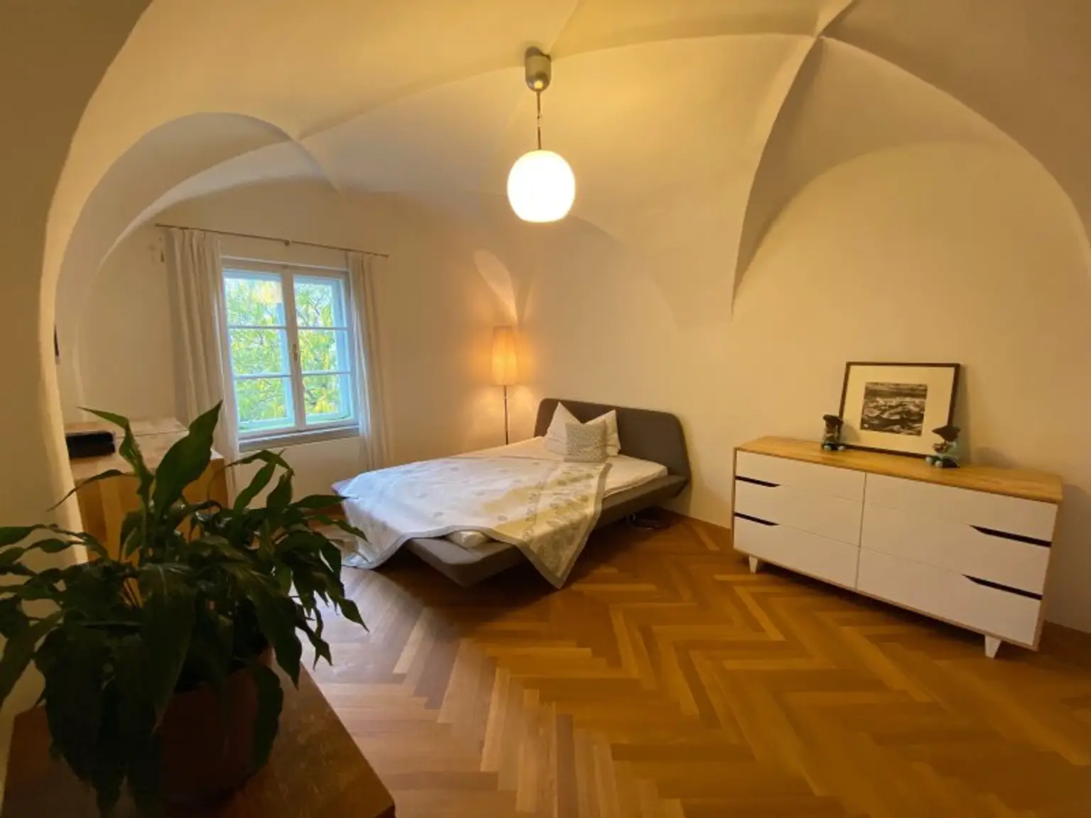 Teil-möblierte stylische Innenstadtwohnung-Ihr Wohntraum schnell erfüllt!