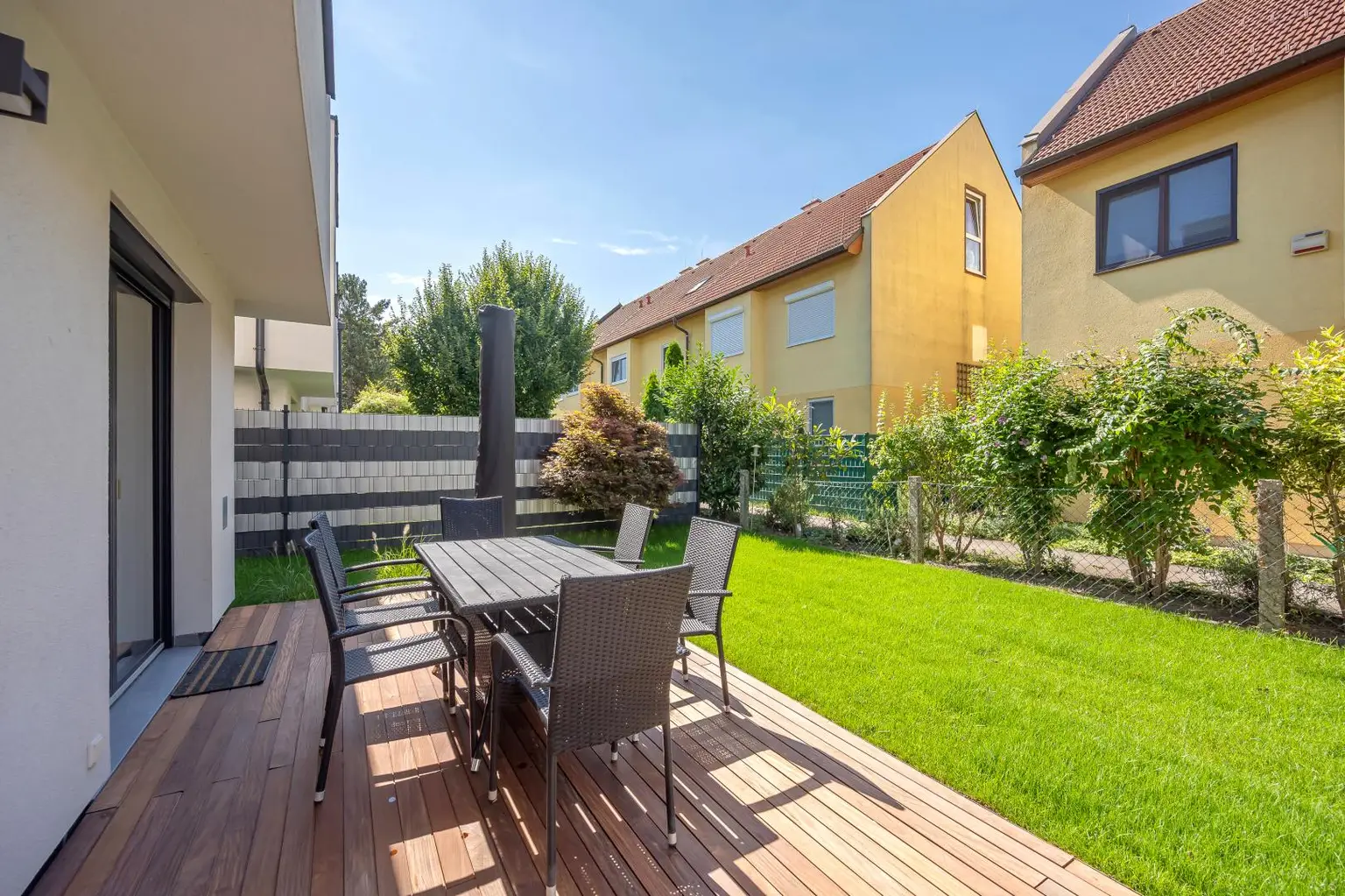 großzügige Doppelhaushälfte | eigener Garten und Parkplatz | viel Platz für Familie & Freunde