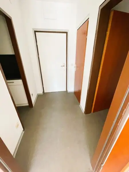 2-Zimmer Wohnung mit Loggia, separater Küche und Blick in den begrünten Innenhof