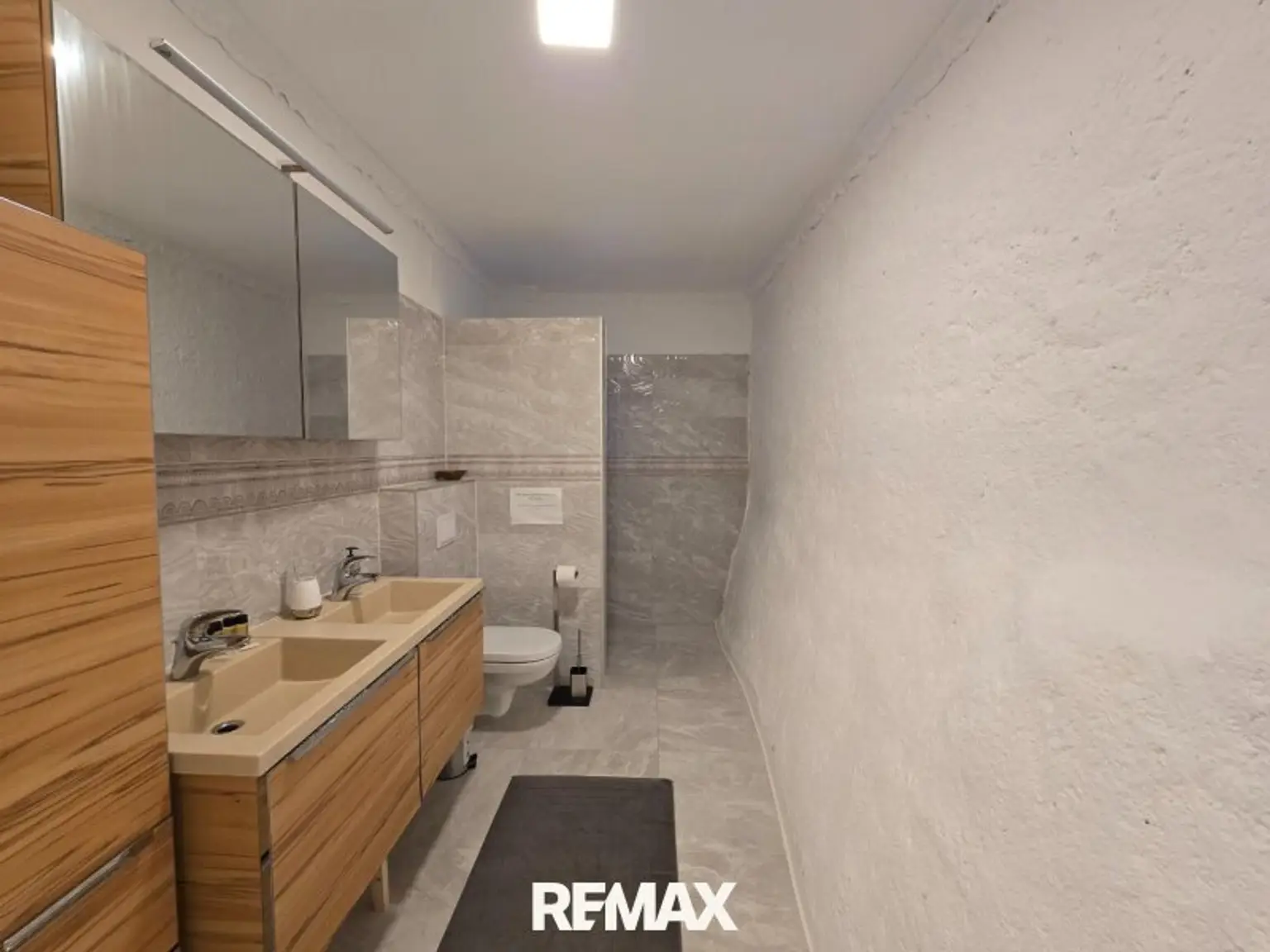 Badezimmer 2 mit Dusche und WC