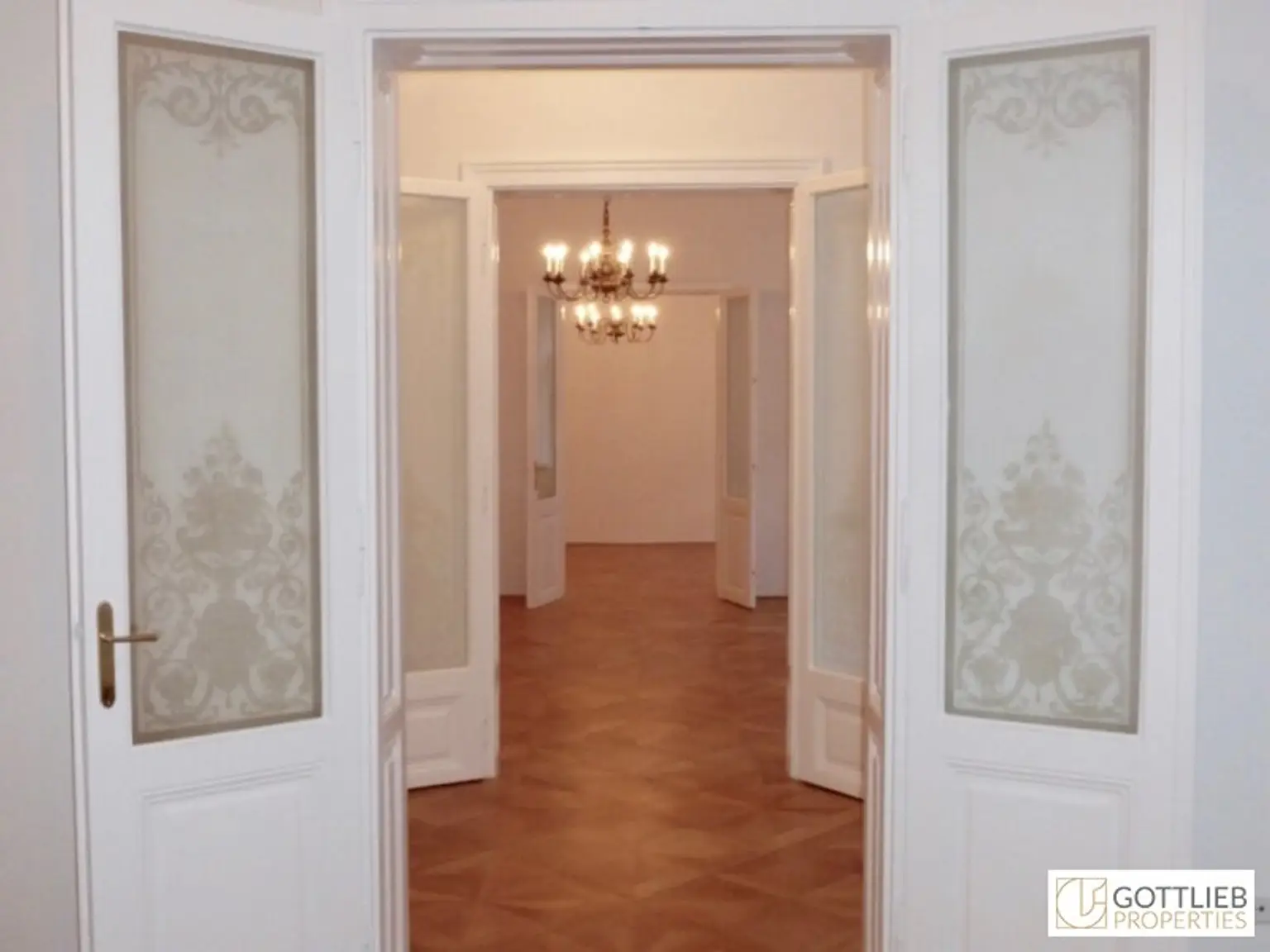 Bestlage Hamerlingplatz! 6-Zimmer-Stilaltbau-Apartment mit herrlicher West-Loggia und optionalem Tiefgaragenplatz in Grünruhelage