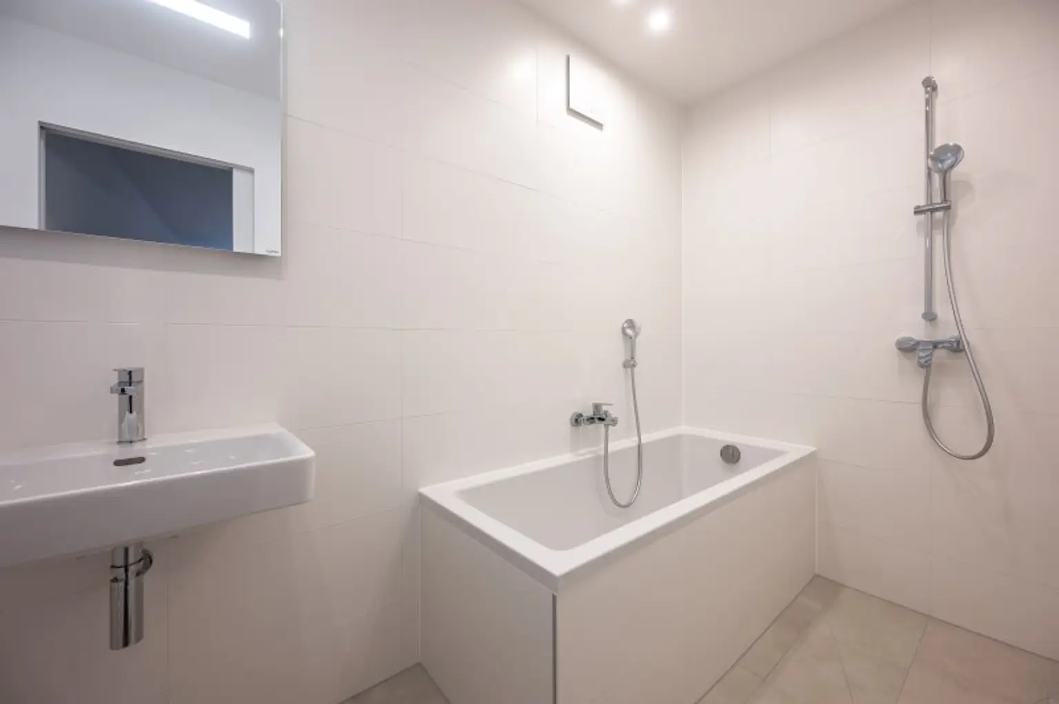 ++MOLLARD 50++  perfect 2-room-apartment in the Heart of the City (1/3)