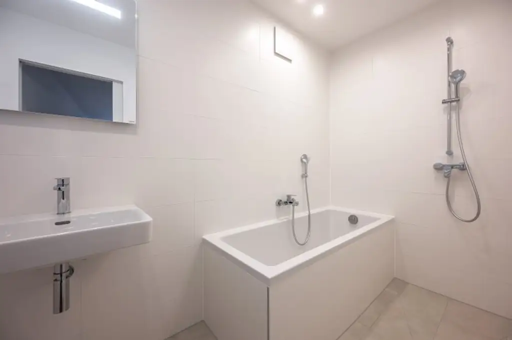 ++MOLLARD 50++  perfect 2-room-apartment in the Heart of the City (1/3)