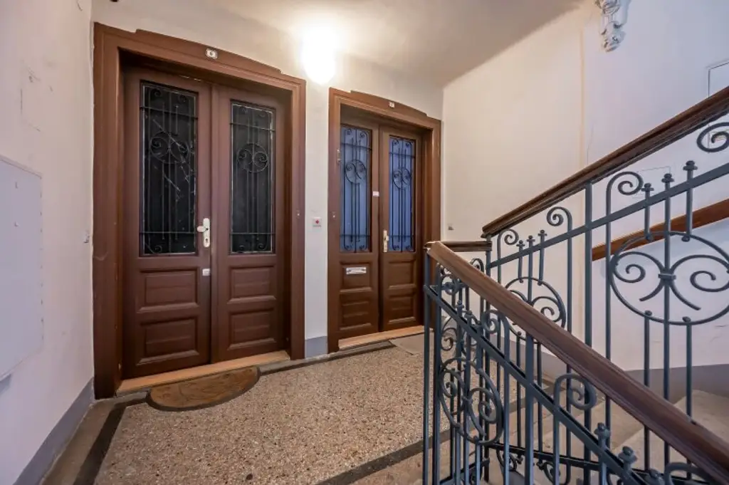 ++Fasangarten++ Altbau mit Potenzial – 2 Zimmer zum Sanieren