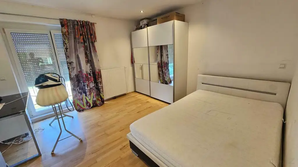 ** Großzügiges & edel saniertes Stadthaus ** Hochwertige Ausstattung ** 3 Bäder ** Einliegerwohnung ** absolute Ruhelage **