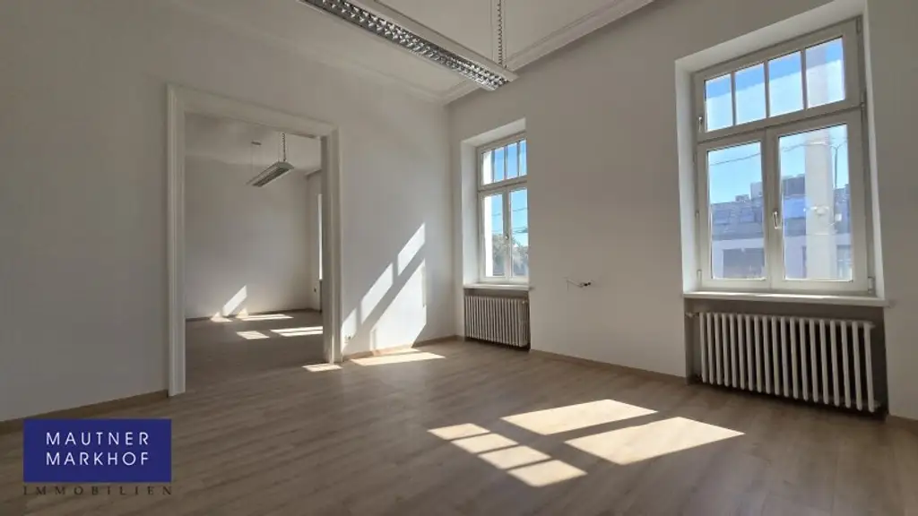 Aspern - Siegesplatz - Sanierte helle Bürofläche mit 800m² Lageroption im Hof - U2