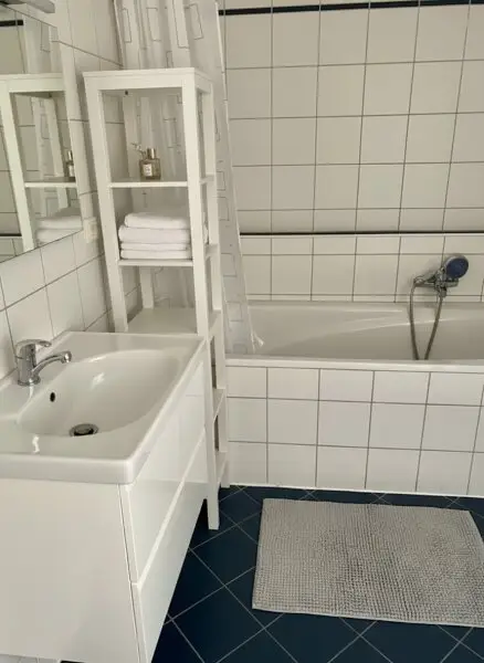 Ruhige barrierefreie 2-Zimmer-Wohnung mit Garten und Parkplatz – Ihr neues Zuhause !