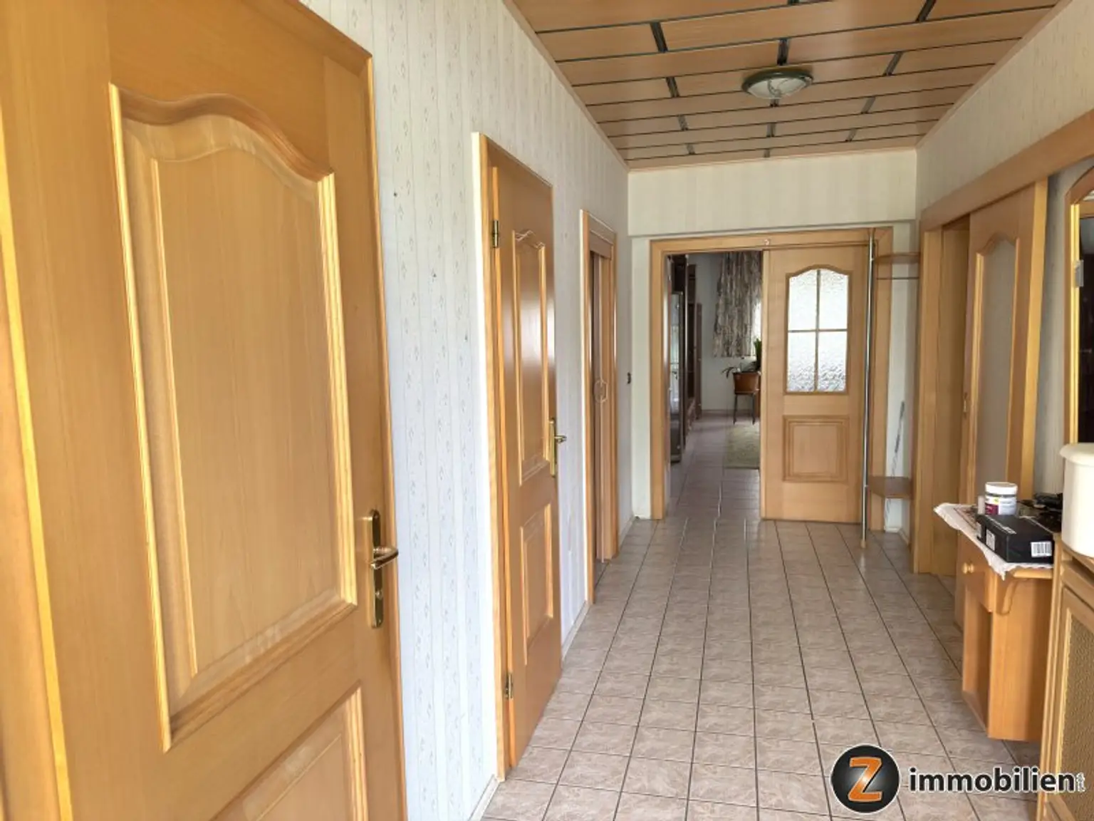 Einfamilienhaus mit Garage, schönem Garten und Teich in ruhiger Wohnlage