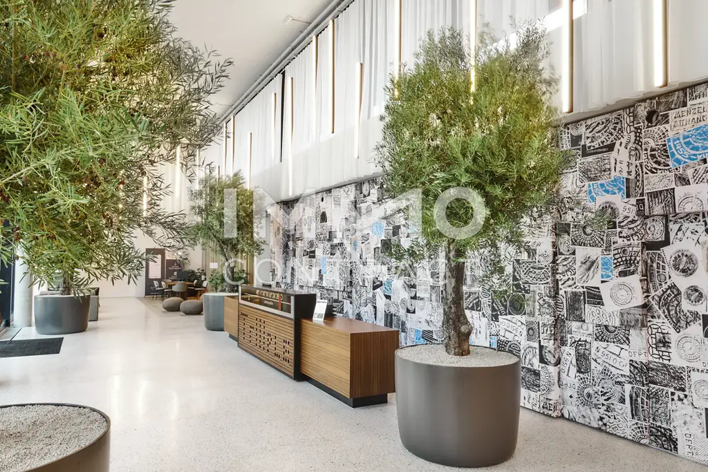 TOP-Ausblick: City mit Stephansdom, Donaukanal, Prater. Concierge, Party & BBQ Lounge, Pool usw.