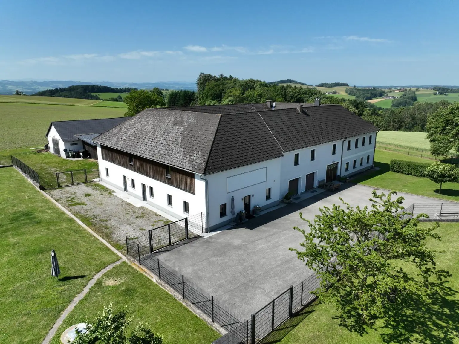 Vierkanter mit Nebengebäude