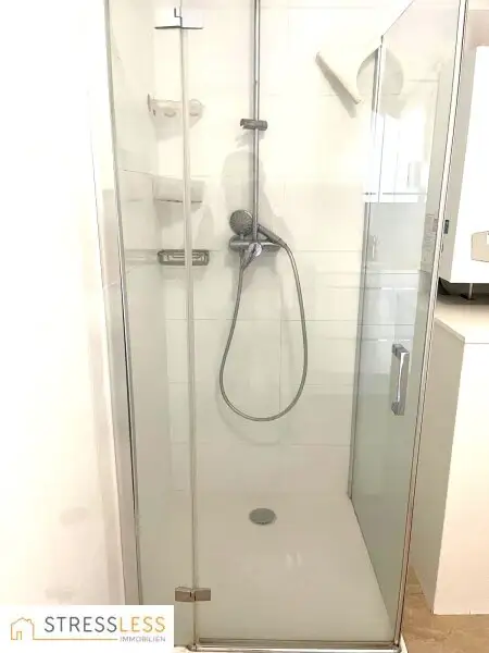 Top renovierte 2 Zimmer Mietwohnung - SOFORT beziehbar!   Miete bereits inkl. 2 PKW-Stellplätzen!
