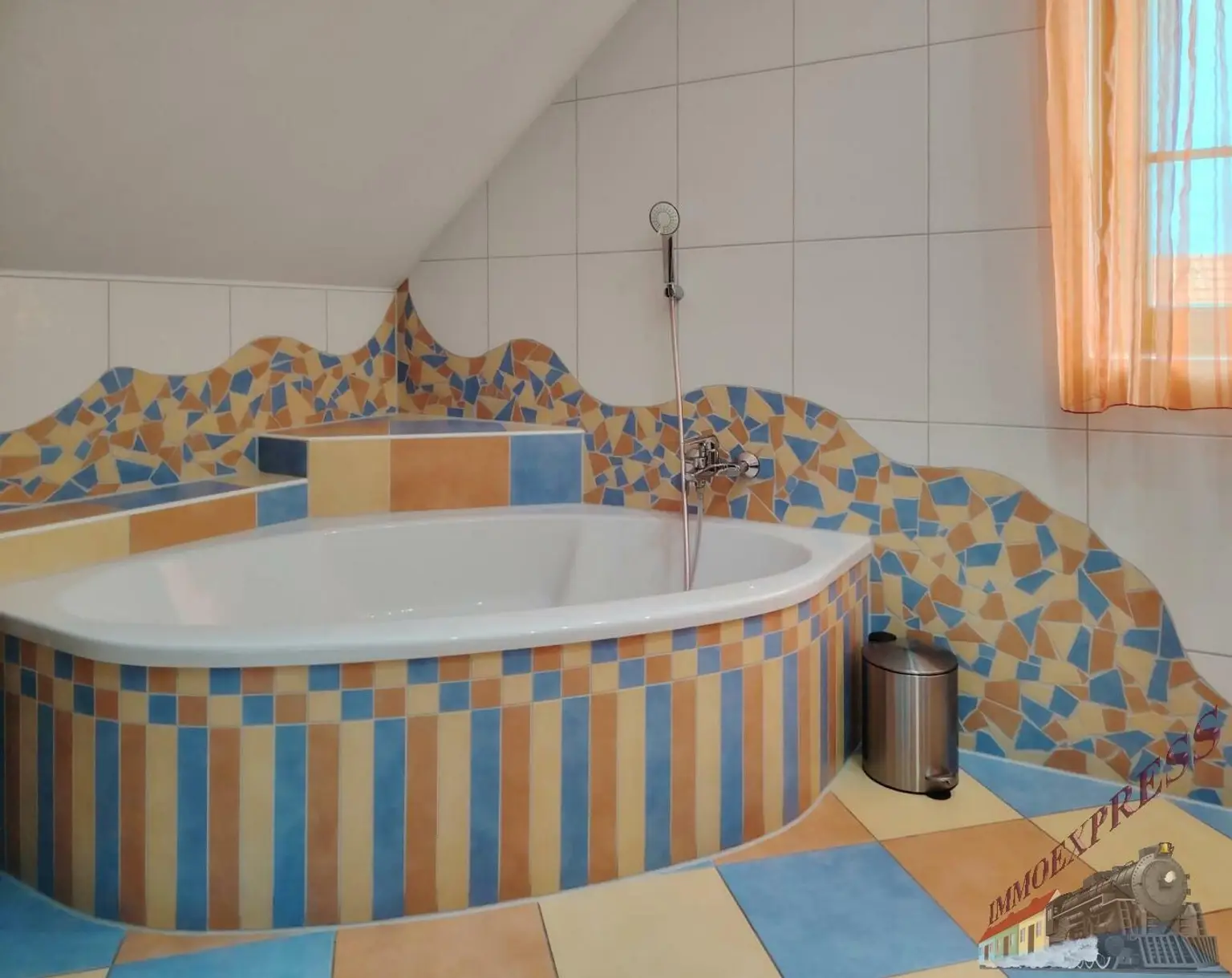 Tolles Einfamilienhaus mit Pool, Panorama-Ausblick und moderner PV-Anlage – hier fühlt sich Ihre Familie zuhause!