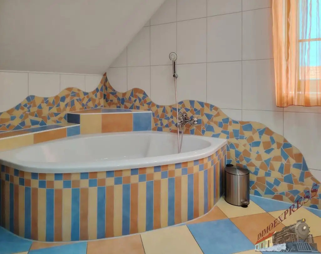 Tolles Einfamilienhaus mit Pool, Panorama-Ausblick und moderner PV-Anlage – hier fühlt sich Ihre Familie zuhause!
