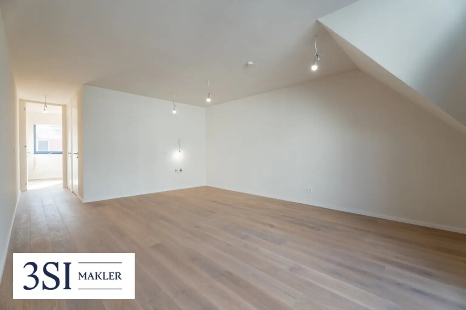 2-Zimmer-Wohnung mit Balkon über den Dächern