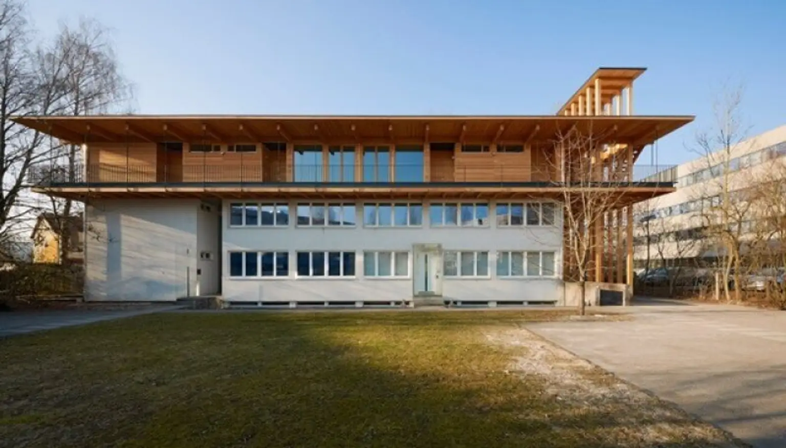 Das Traumbüro - komplette, oberste Etage, riesiger Balkon, tolle Architektur, Parkplätze